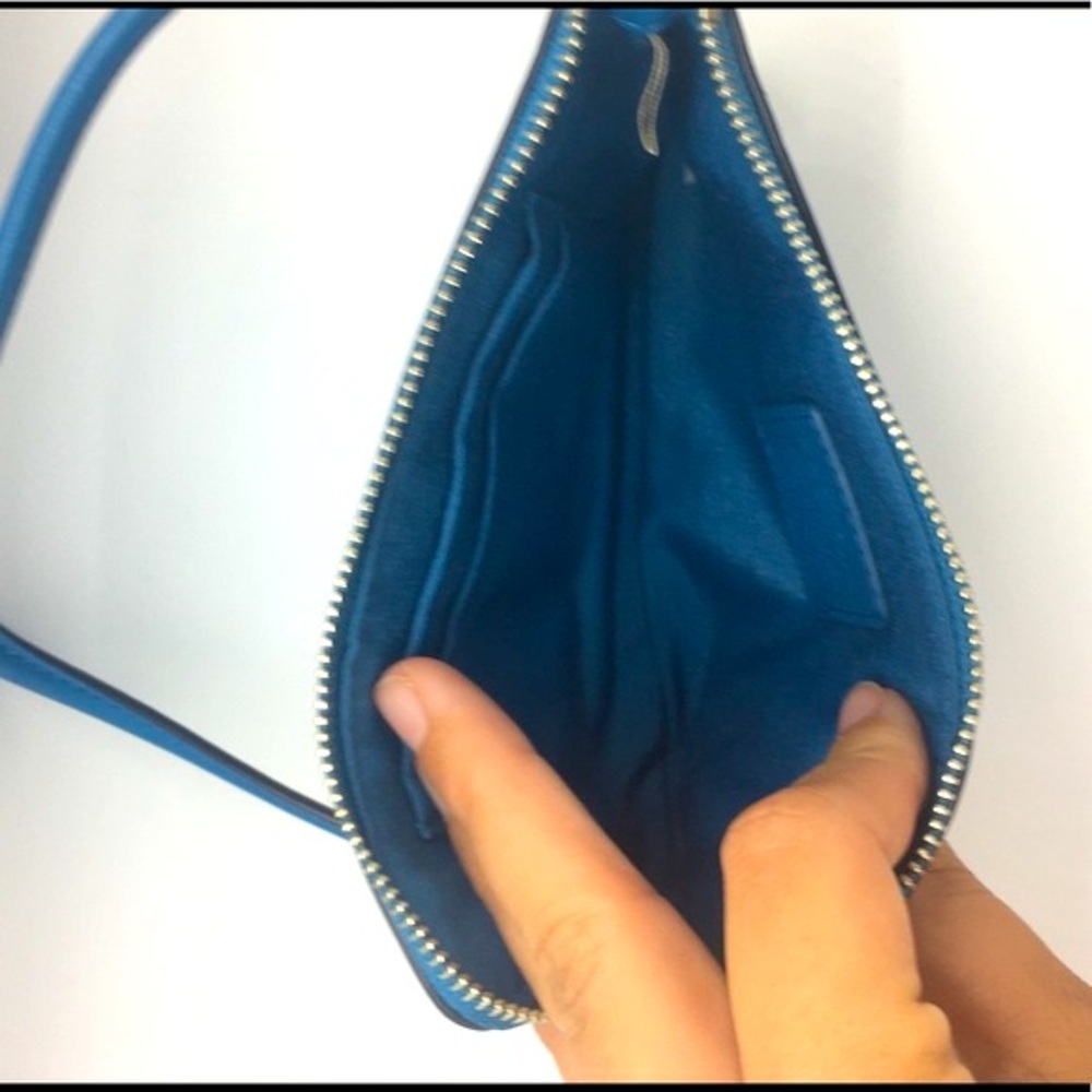 Coach Blue Leather Wristlet. - Picture 6 of 7